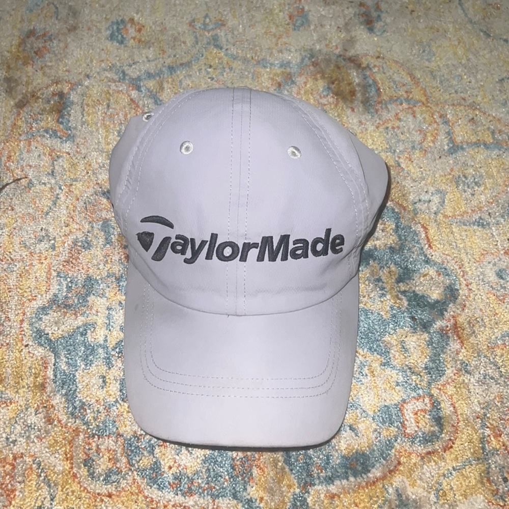 Mens gray TaylorMade hat